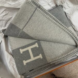 Hermes blanket